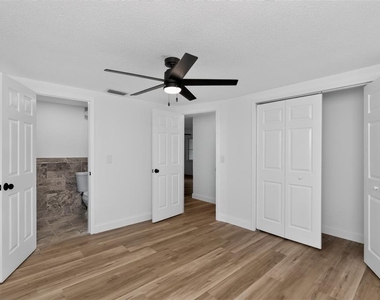 5644 Berlin Drive - Photo Thumbnail 17