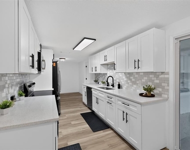 5644 Berlin Drive - Photo Thumbnail 9