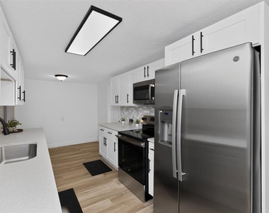 5644 Berlin Drive - Photo Thumbnail 8