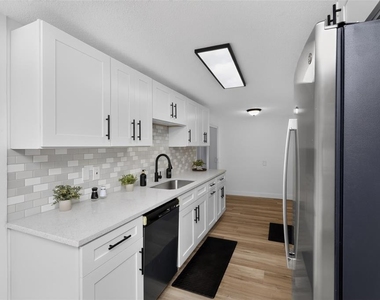 5644 Berlin Drive - Photo Thumbnail 7