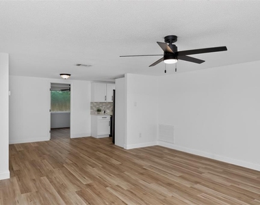 5644 Berlin Drive - Photo Thumbnail 4