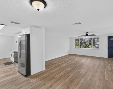 5644 Berlin Drive - Photo Thumbnail 5