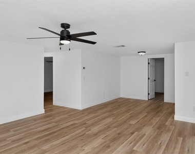 5644 Berlin Drive - Photo Thumbnail 2