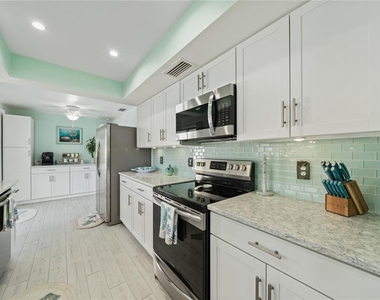 632 Shore Drive - Photo Thumbnail 13