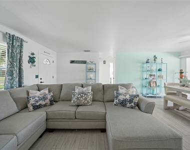 632 Shore Drive - Photo Thumbnail 6