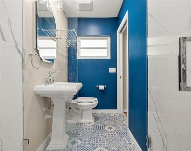 404 S West Shore Boulevard - Photo Thumbnail 9