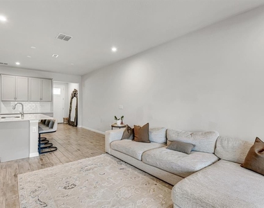 8355 Wildflower Glen Avenue - Photo Thumbnail 8