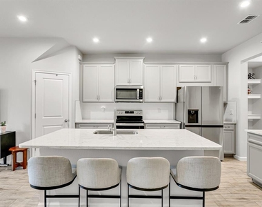 8355 Wildflower Glen Avenue - Photo Thumbnail 11