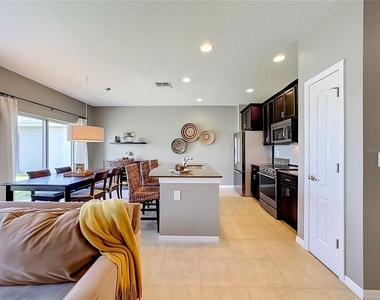 8608 Turnstone Shore Lane - Photo Thumbnail 12