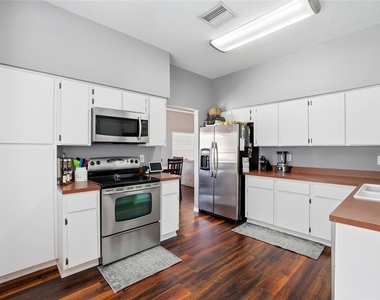 11235 Clayridge Drive - Photo Thumbnail 14