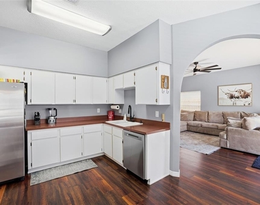 11235 Clayridge Drive - Photo Thumbnail 16