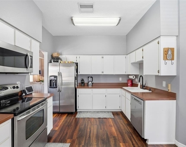 11235 Clayridge Drive - Photo Thumbnail 15