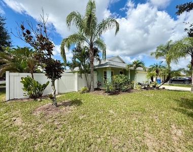 1914 Peaceful Palm Street - Photo Thumbnail 2