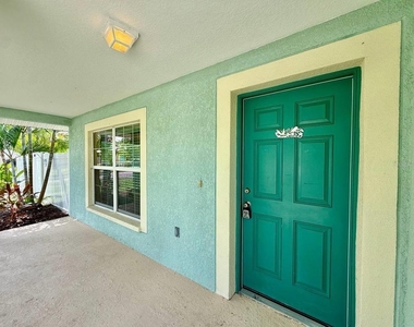 1914 Peaceful Palm Street - Photo Thumbnail 3