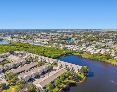 571 Shoreham Court Ne - Photo Thumbnail 2