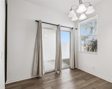 571 Shoreham Court Ne - Photo Thumbnail 32