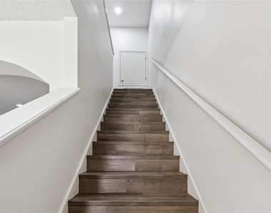 571 Shoreham Court Ne - Photo Thumbnail 36