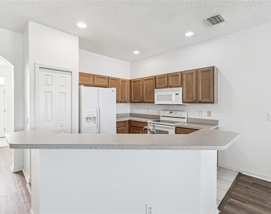 571 Shoreham Court Ne - Photo Thumbnail 24
