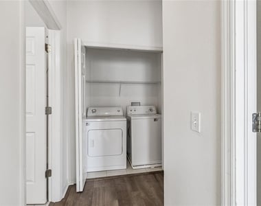571 Shoreham Court Ne - Photo Thumbnail 46