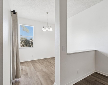 571 Shoreham Court Ne - Photo Thumbnail 30