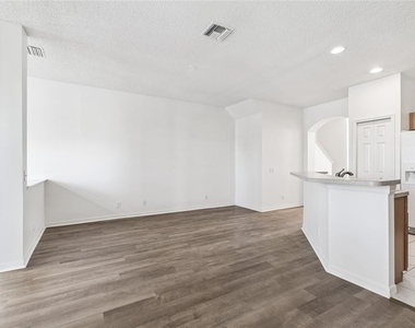 571 Shoreham Court Ne - Photo Thumbnail 21