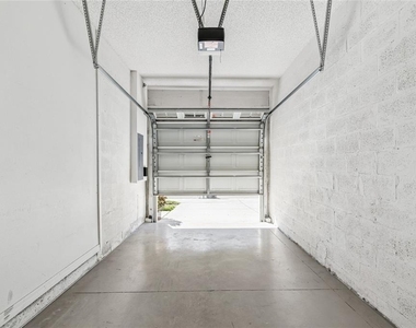 571 Shoreham Court Ne - Photo Thumbnail 58