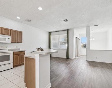 571 Shoreham Court Ne - Photo Thumbnail 17