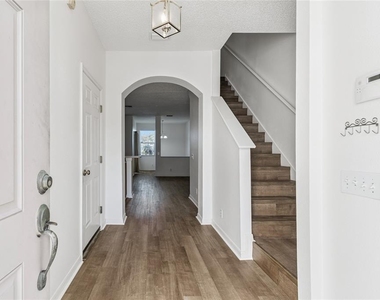 571 Shoreham Court Ne - Photo Thumbnail 11