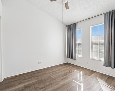 571 Shoreham Court Ne - Photo Thumbnail 47