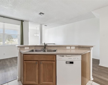 571 Shoreham Court Ne - Photo Thumbnail 27