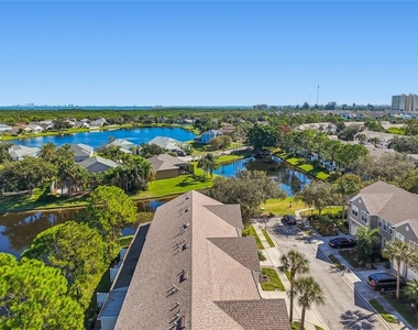 571 Shoreham Court Ne - Photo Thumbnail 3
