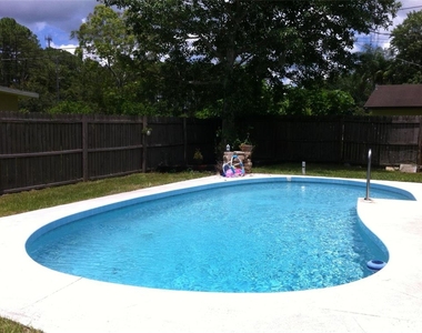 7093 Brentford Road - Photo Thumbnail 12