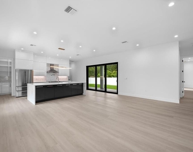 5341 Lake Pearl Court - Photo Thumbnail 4