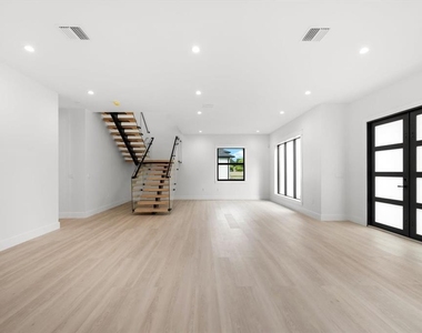 5341 Lake Pearl Court - Photo Thumbnail 9