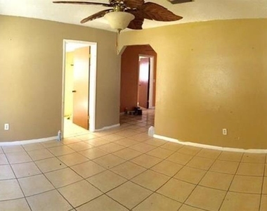 916 Knight Street - Photo Thumbnail 4