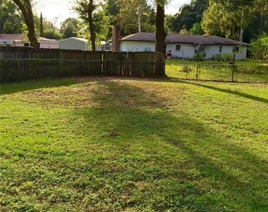 916 Knight Street - Photo Thumbnail 1