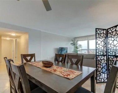 400 Island Way - Photo Thumbnail 2