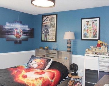 5825 Meadowpark Place - Photo Thumbnail 5