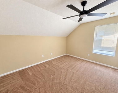 6509 Bridgecrest Drive - Photo Thumbnail 9