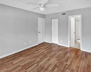 1918 Pelican Landing Boulevard - Photo Thumbnail 14
