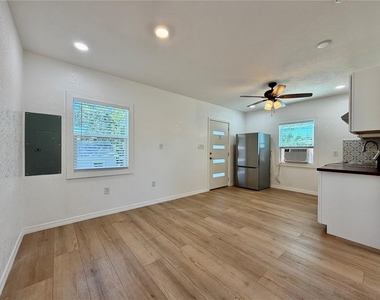 3827 2nd Avenue N - Photo Thumbnail 4