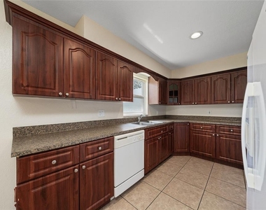 571 Imperial Place - Photo Thumbnail 7
