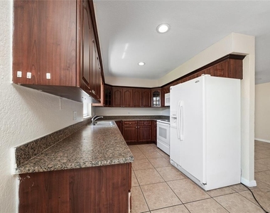571 Imperial Place - Photo Thumbnail 8