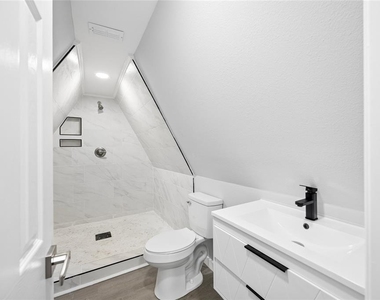 1326 East Avenue - Photo Thumbnail 23