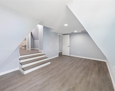 1326 East Avenue - Photo Thumbnail 20