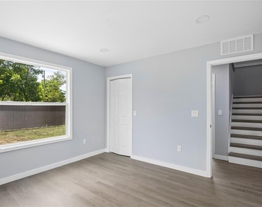 1326 East Avenue - Photo Thumbnail 14