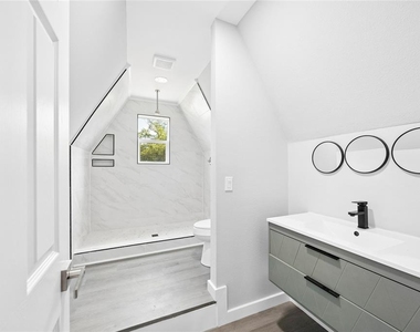 1326 East Avenue - Photo Thumbnail 18