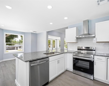 1326 East Avenue - Photo Thumbnail 12