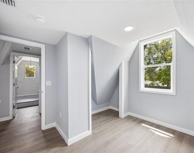 1326 East Avenue - Photo Thumbnail 17