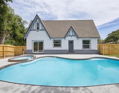 1326 East Avenue - Photo Thumbnail 25